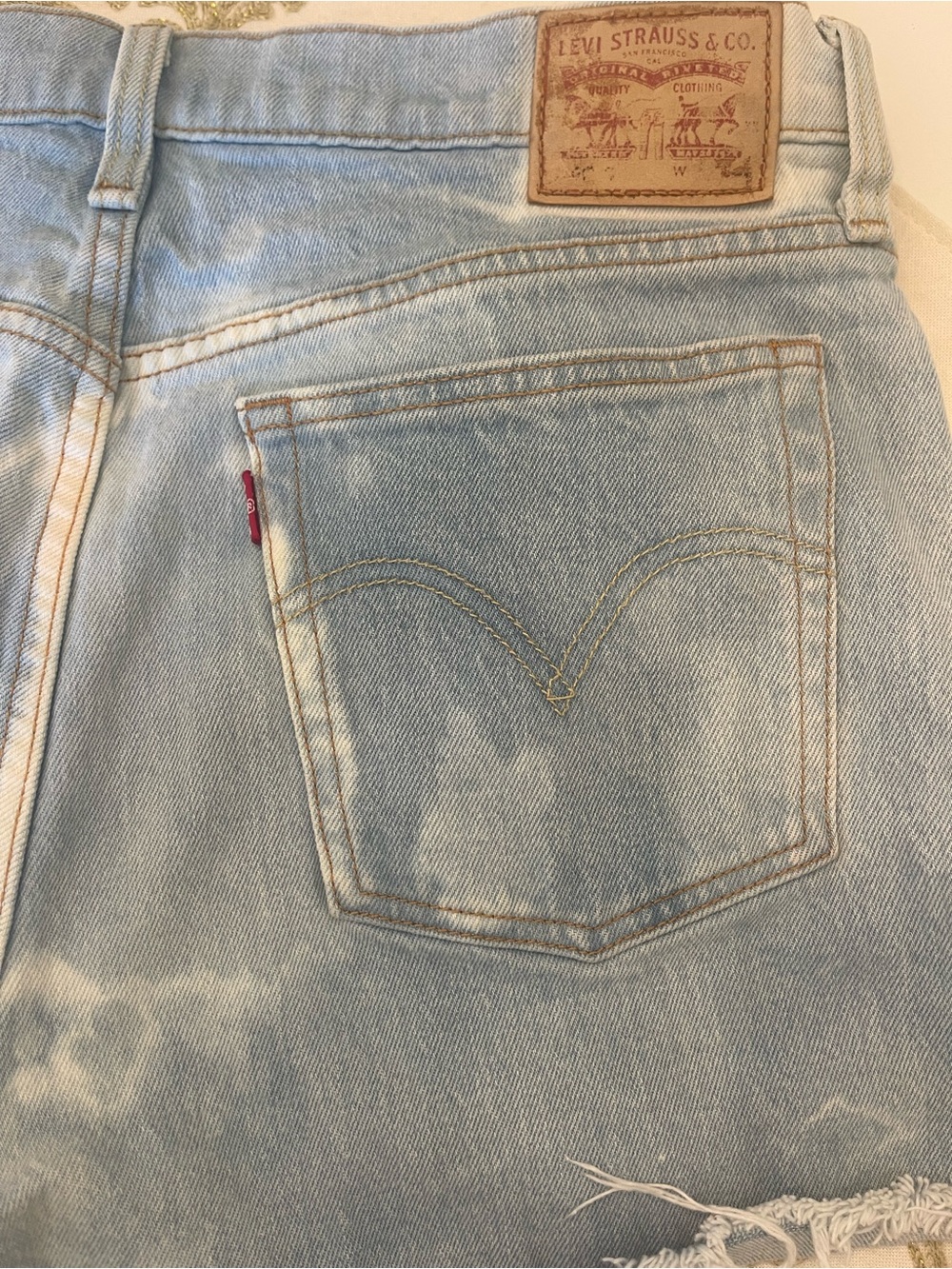 Levi's Light Wash Men’s/Womens  Relaxed Denim Shorts